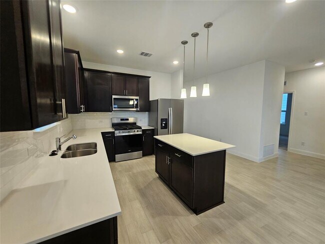 Building Photo - 1512 Brimhurst Dr