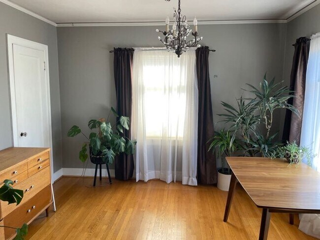 Building Photo - Immaculate and Updated Mid Century Home in...