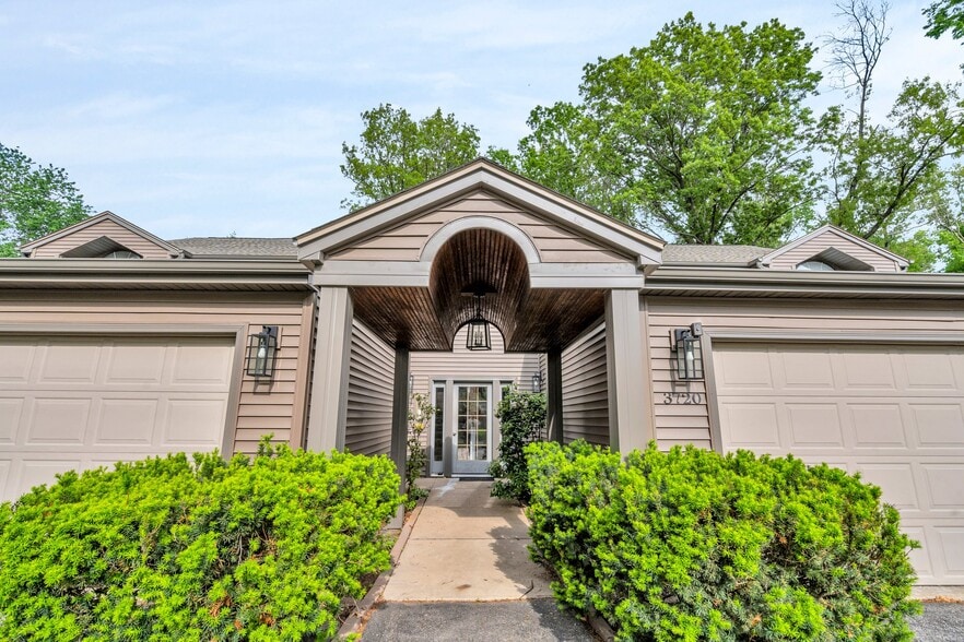 Building Photo - 3720 Timberline Dr NE