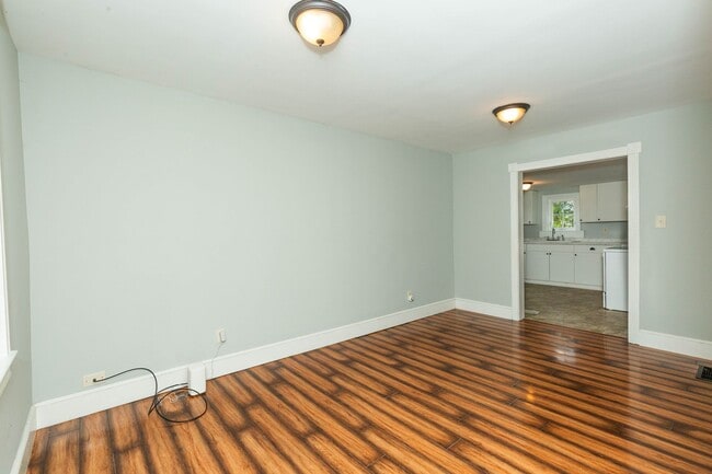 Building Photo - 2 Bed, 2 Bath Farmhouse-Style Home in Kear...