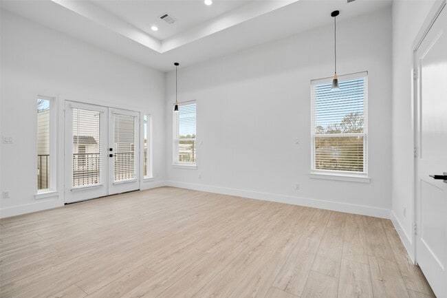 Building Photo - 105 Tolima Dove St