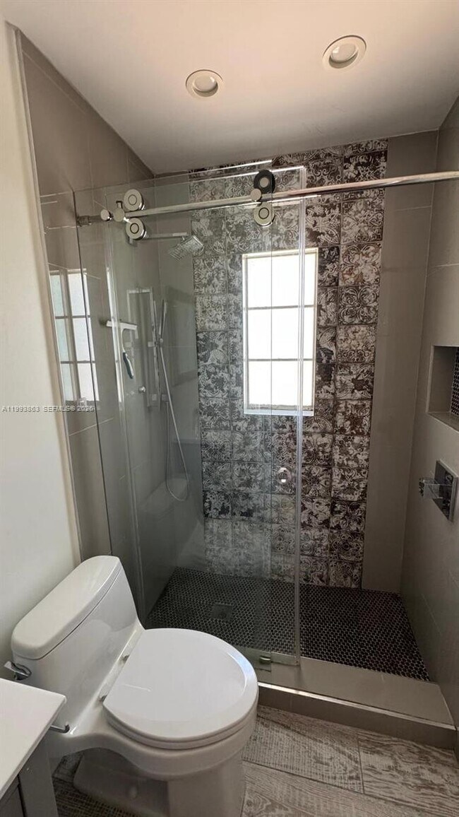 Building Photo - 414 9th Ave N