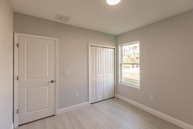 Building Photo - BRAND NEW Construction, 3 bed / 2 bath Ren...