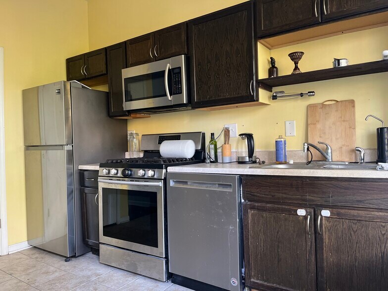 Building Photo - 2115 S Central Park Ave