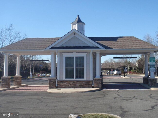 Building Photo - 20667 Golden Ridge Dr