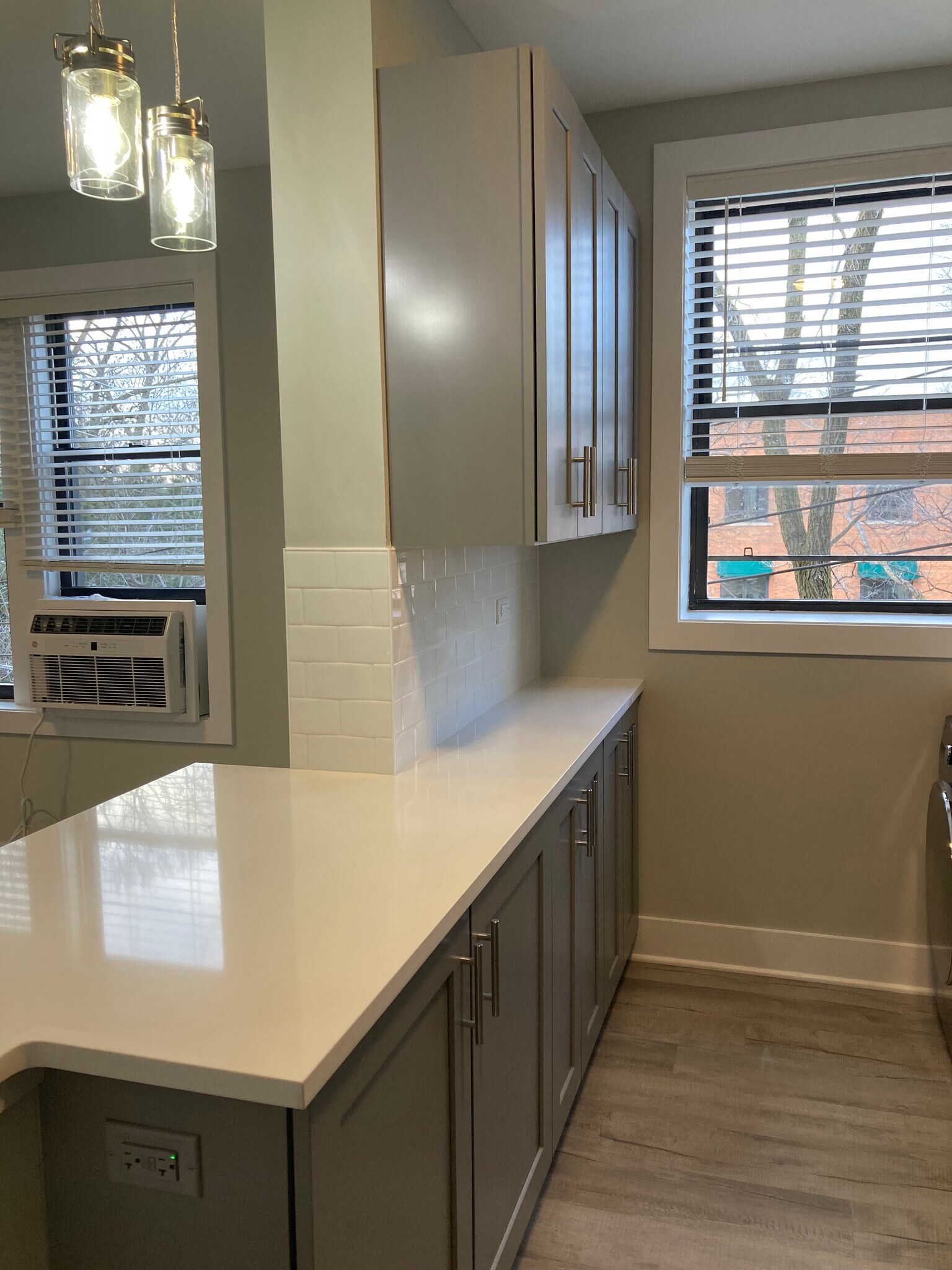 Building Photo - 372 Hazel Ave