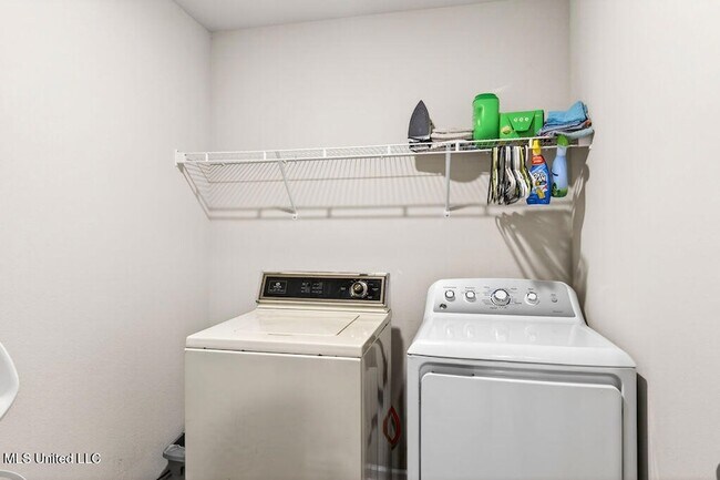 Building Photo - 1086 Enclave Cir