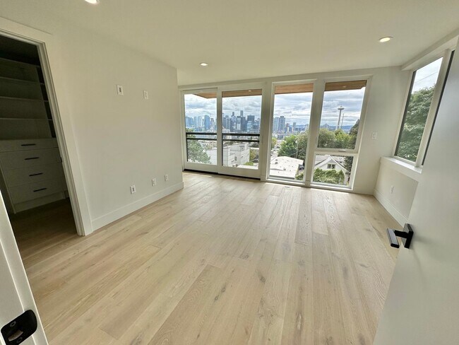 Building Photo - Stunning Queen Anne Home - Incredible Views! Available 10/1/2026!