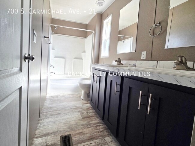 Building Photo - 700 S Carmichael Ave