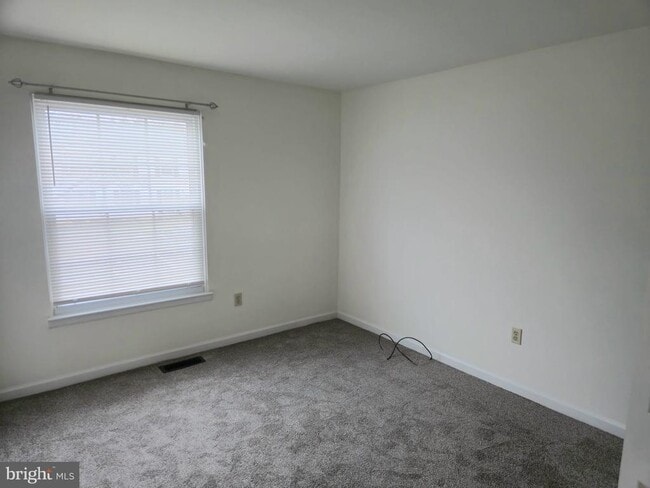 Building Photo - 82 Ewing Dr