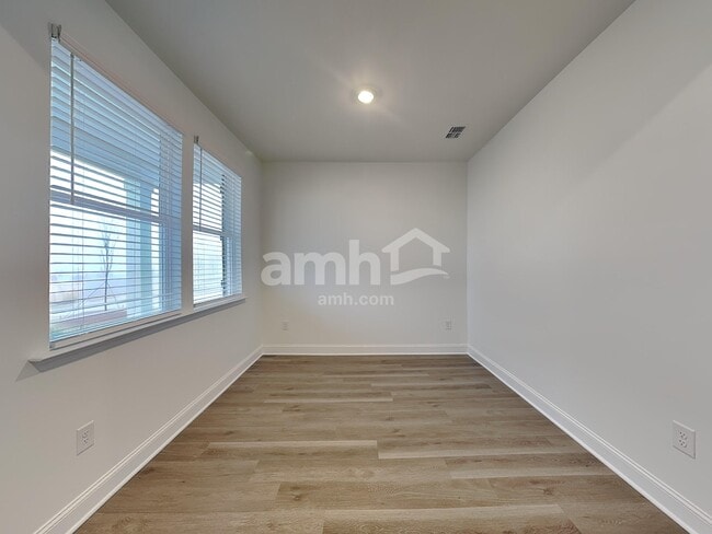 Building Photo - 1638 Aquamarine Dr