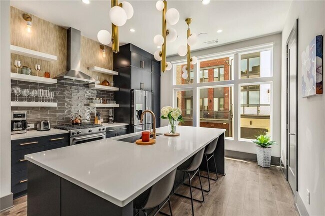 Building Photo - 1300 Chelsea Cir NW