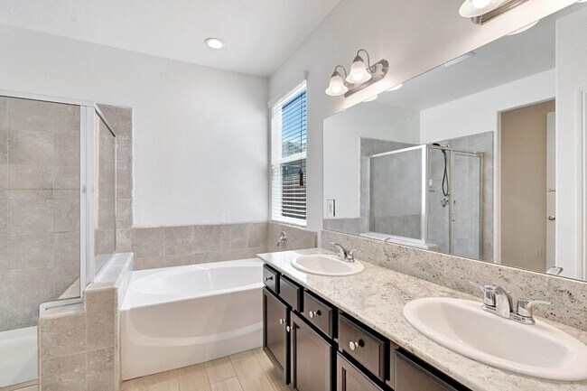 Building Photo - MOVE IN READY!! 3 BEDROOM 2 BATH HOME
