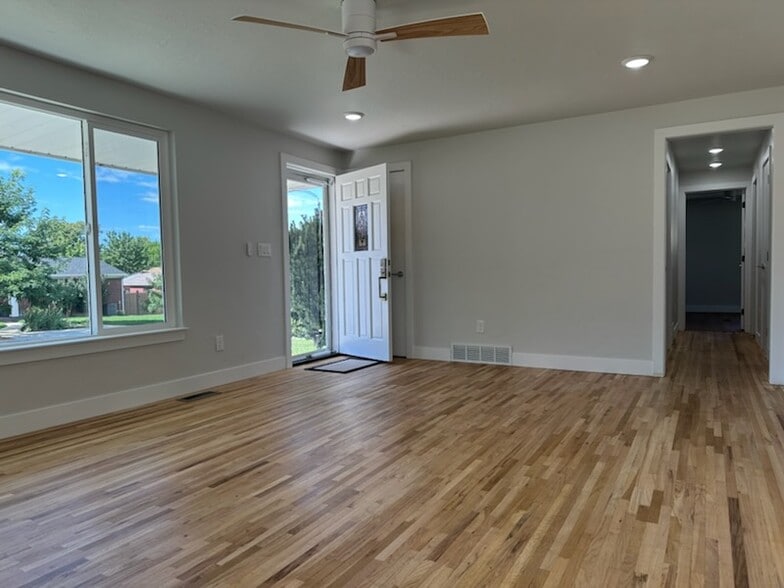 Living Room Entrance-1 - 329 E Saunders St