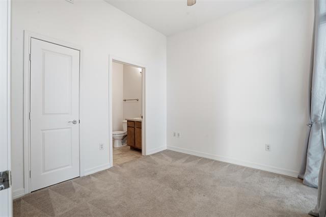 Building Photo - 500 Throckmorton St