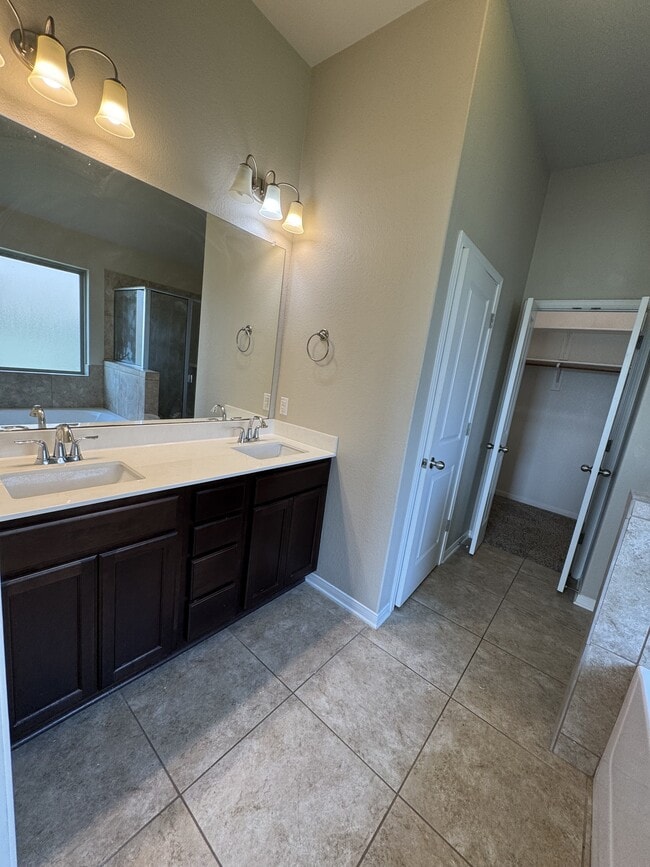 Building Photo - 5611 Markham Dr