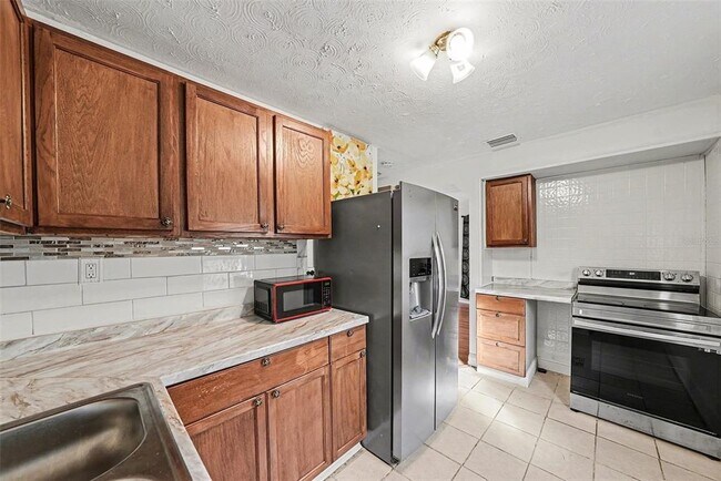 Building Photo - 816 W Minnehaha St