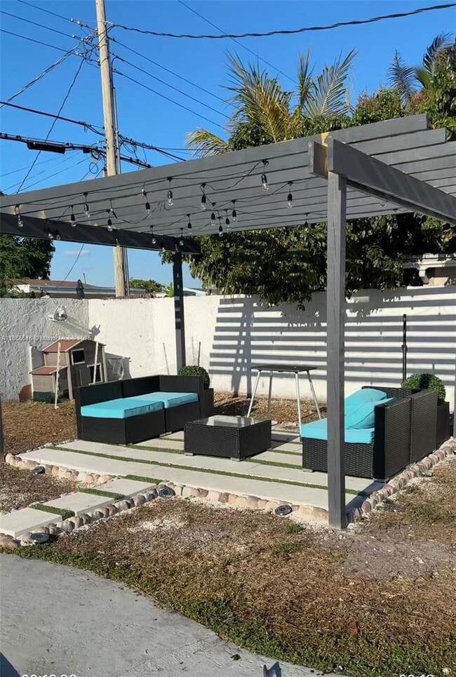 Building Photo - 6515 SW 20th Ct