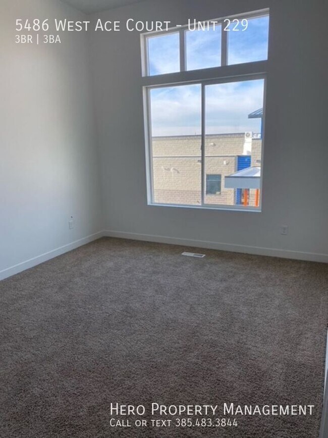 Building Photo - 5486 Ace Ct