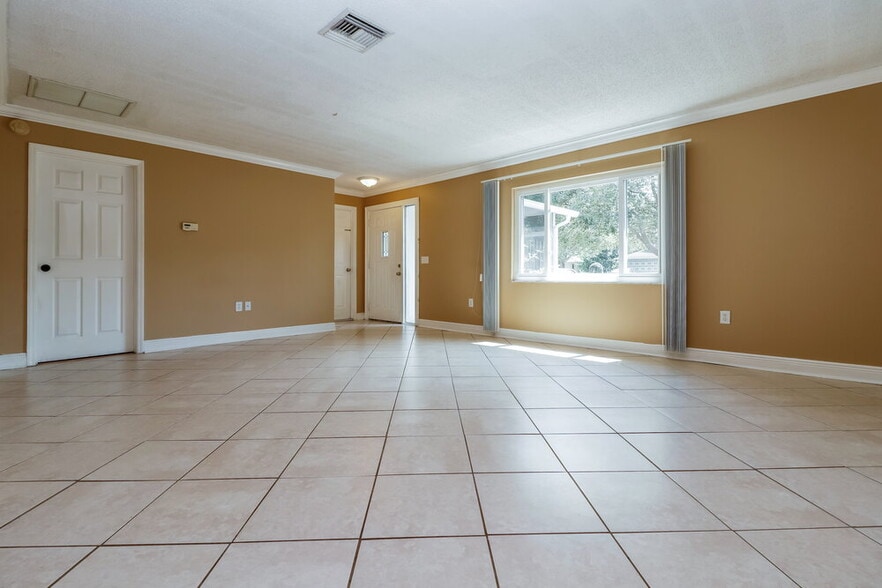 Building Photo - 11351 Collingswood St