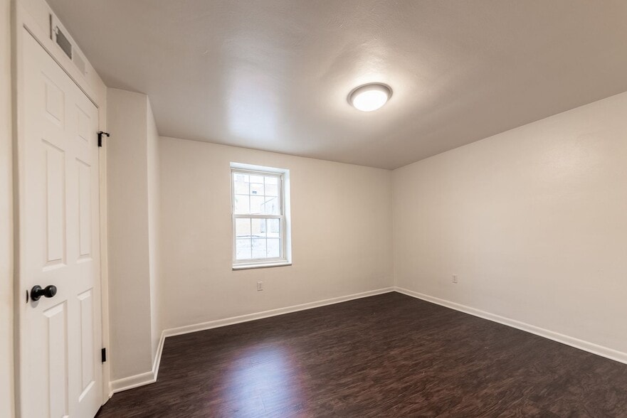 Building Photo - 601 E Warrington Ave