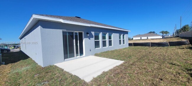 Building Photo - 2031 Punch Bowl Ave