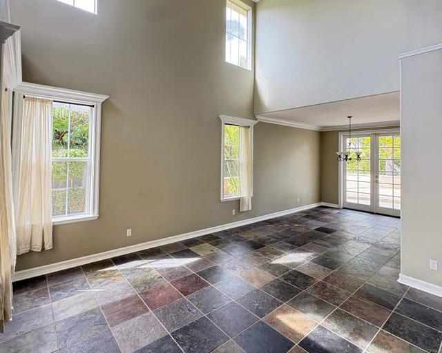 Building Photo - 4994 Crestview Dr