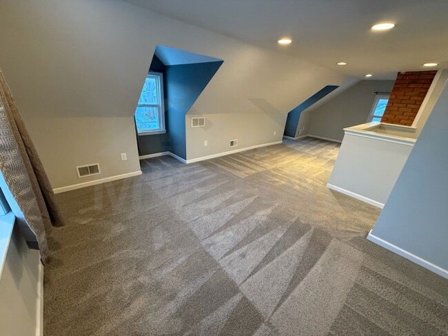 Building Photo - 389 Channing St