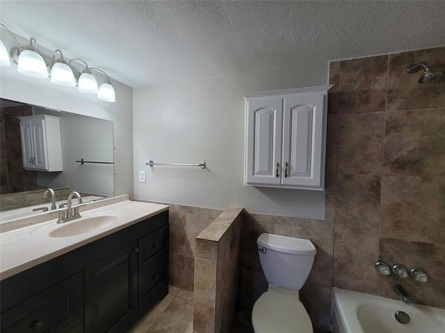 Building Photo - 3516 Wildwood Cir