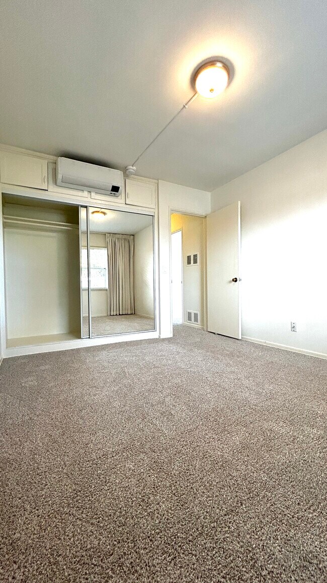 Building Photo - 251 S Church Ln