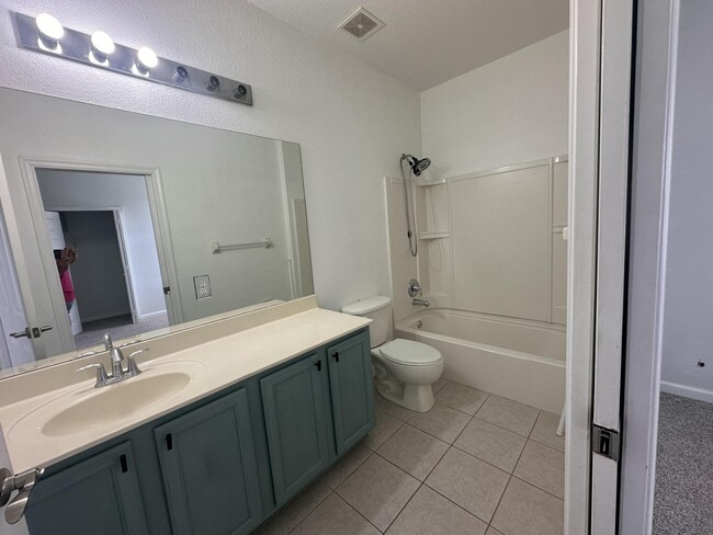 Building Photo - 1452 NW Leonardo Cir