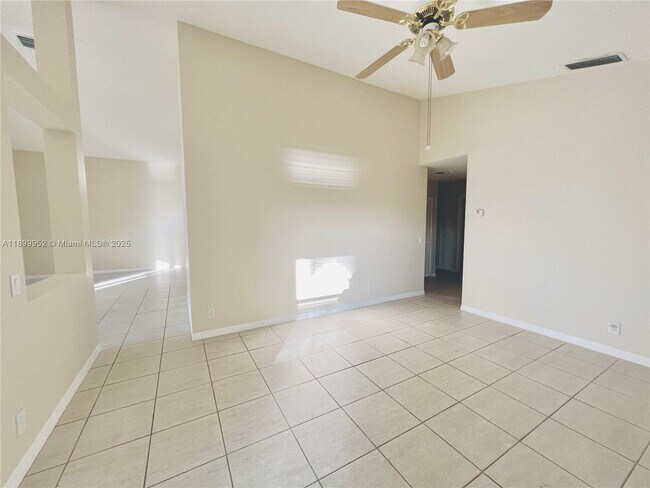 Building Photo - 968 Savannah Falls Dr