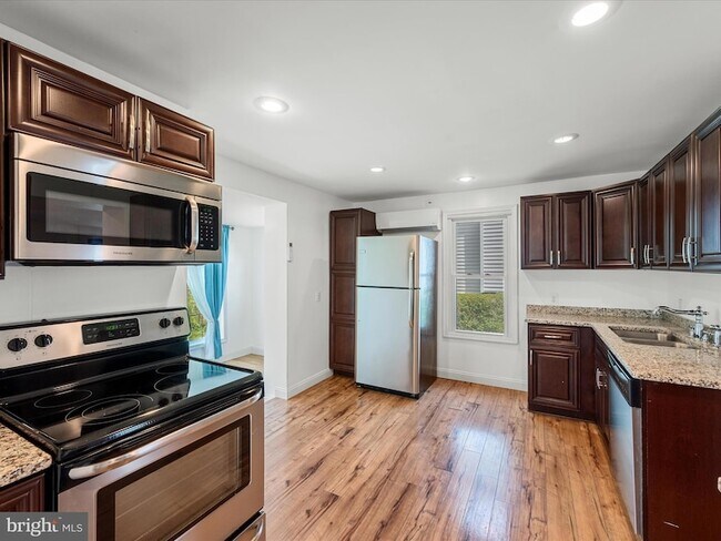 Building Photo - 5479 Main St