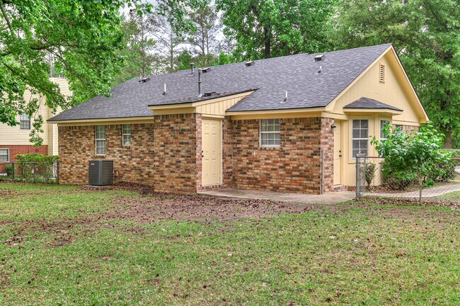 Building Photo - 2960 Glenn Hills Dr