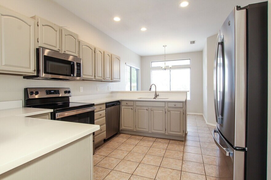 Building Photo - 1211 E Winter Dr