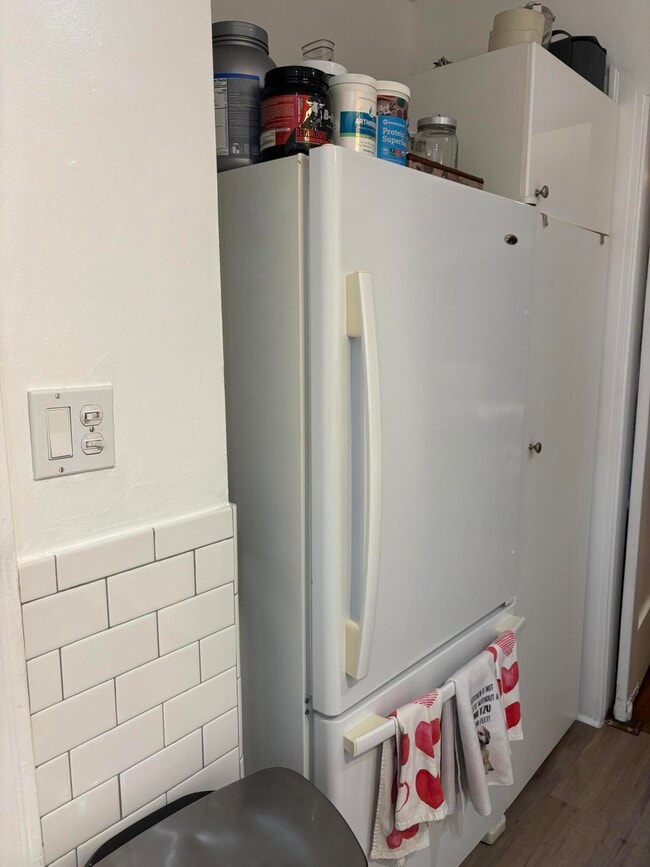 Building Photo - 839 N Orange Dr