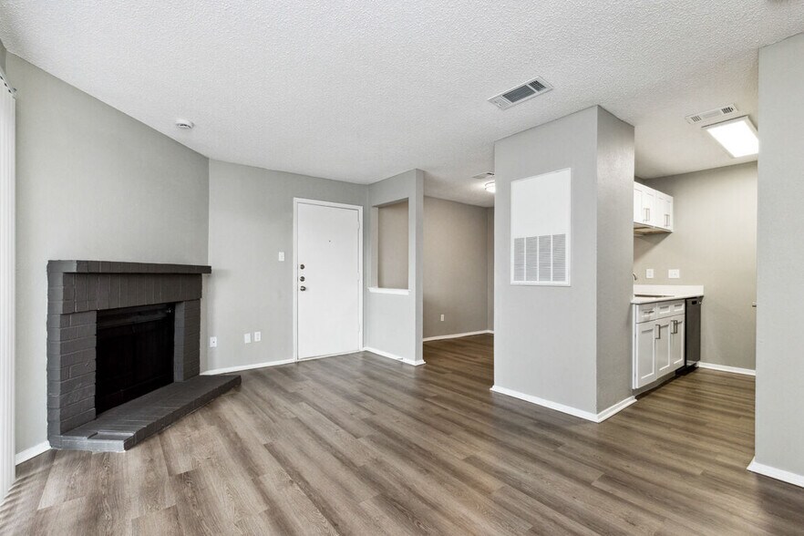 Primary Photo - Hunters Glen - NEW UPGRADES!