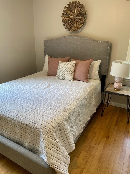 Building Photo - 1160 Saratoga Rd