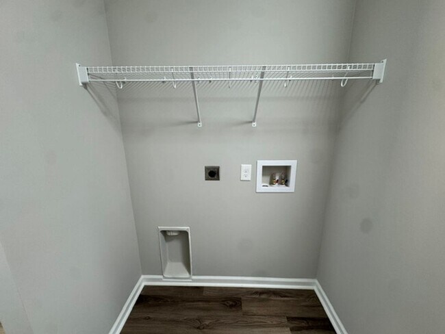 Building Photo - 228 E Render St