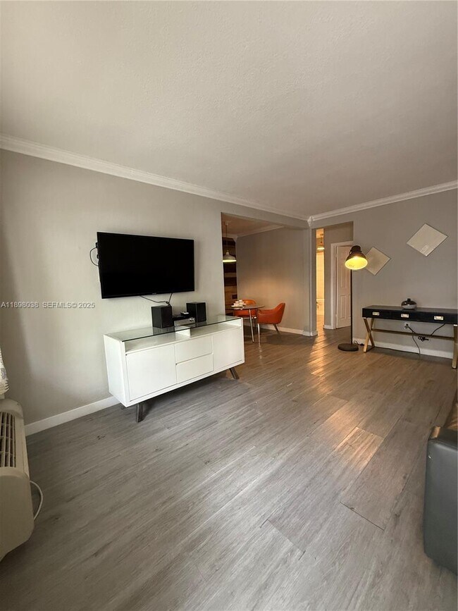 Building Photo - 7710 Harding Ave