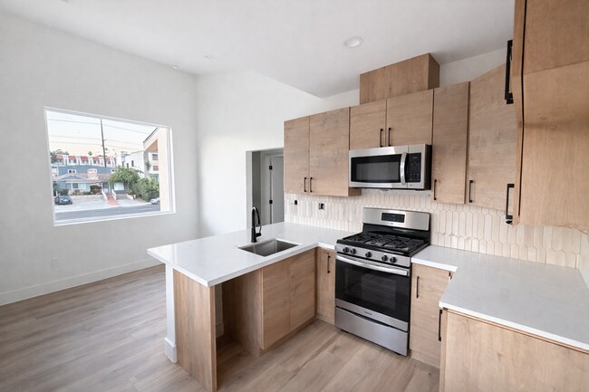 Building Photo - 2155 Balboa Ave