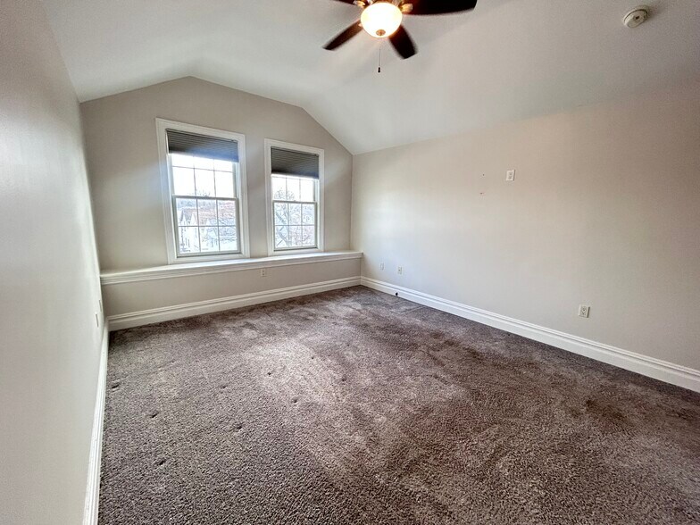 Building Photo - 1 John St