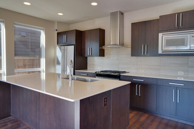 Building Photo - Luxury Oakleigh MainVue Home