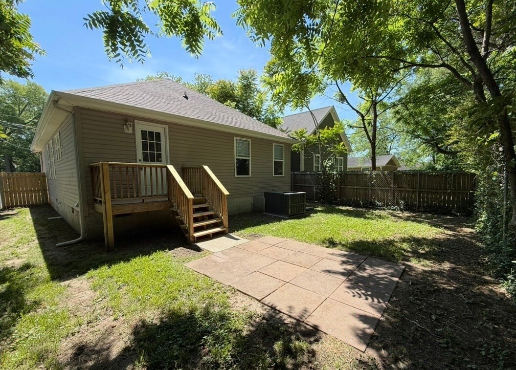 Building Photo - 709 N Holly St