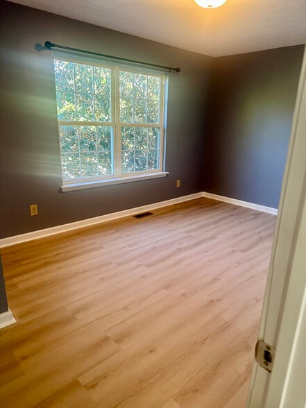 Building Photo - 314 Sutton Ct