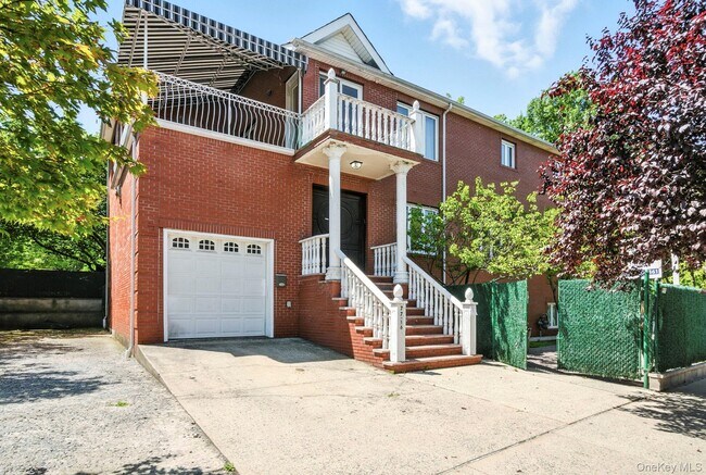 Building Photo - 77-16 Kew Forest Ln