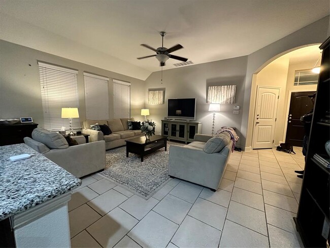 Building Photo - 404 Blue Waterleaf Ln