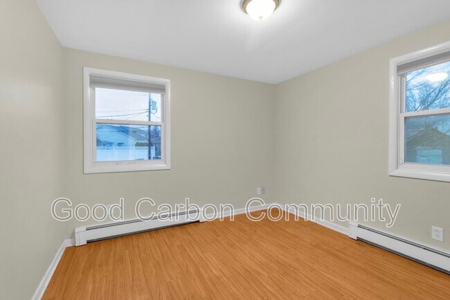 Building Photo - 1190 Orchard Park Rd