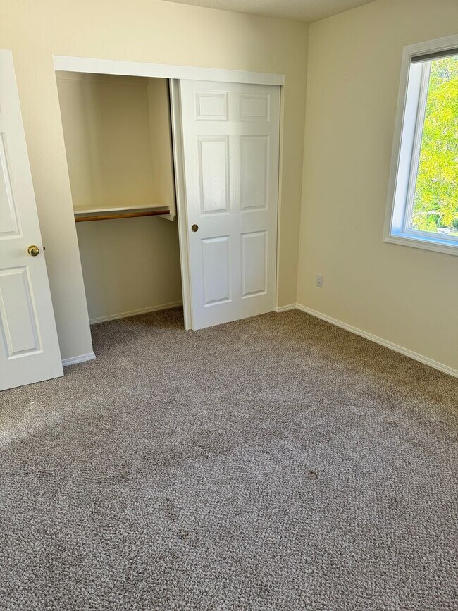 Building Photo - Beautiful 3 Bedroom in Grand Oaks Neighbor...