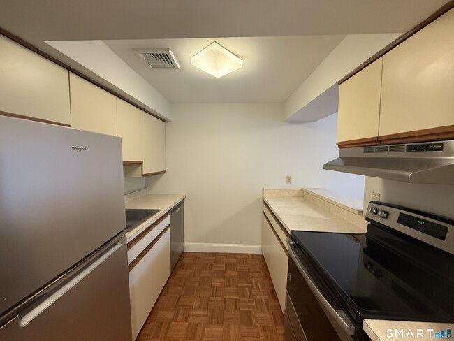 Building Photo - 105 Tremont Ave
